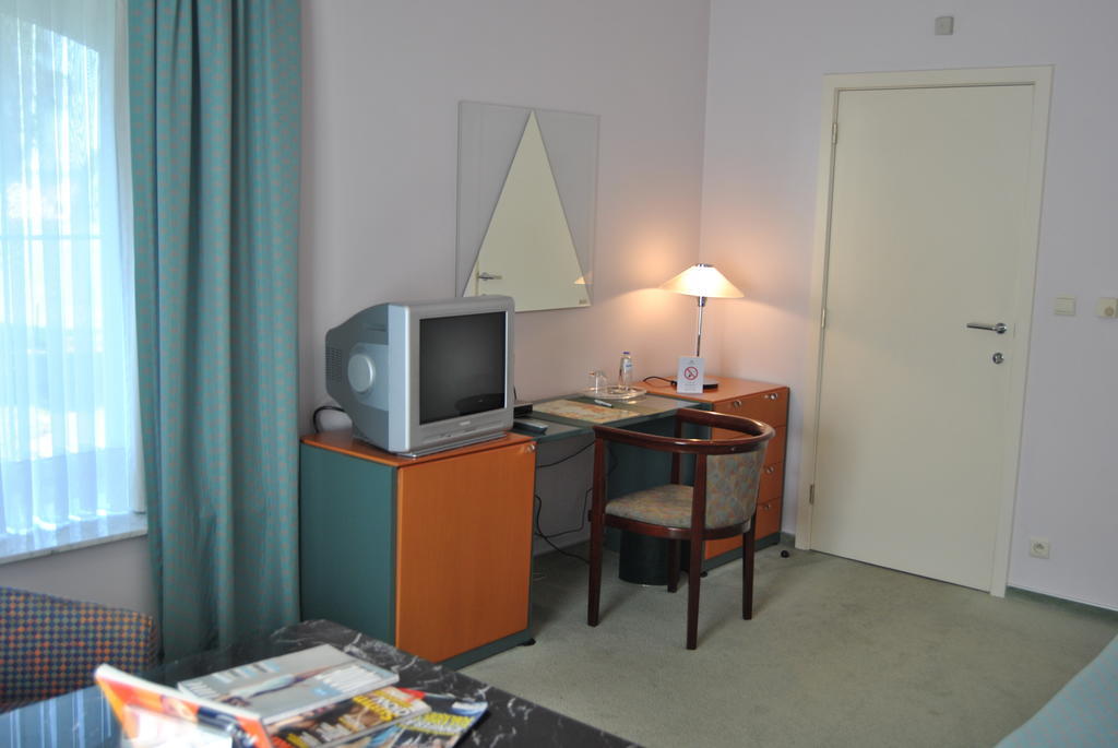Greenpark Hotel Sint-Pieters-Leeuw Zimmer foto