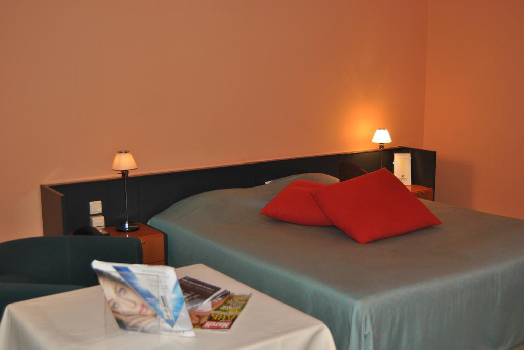 Greenpark Hotel Sint-Pieters-Leeuw Zimmer foto